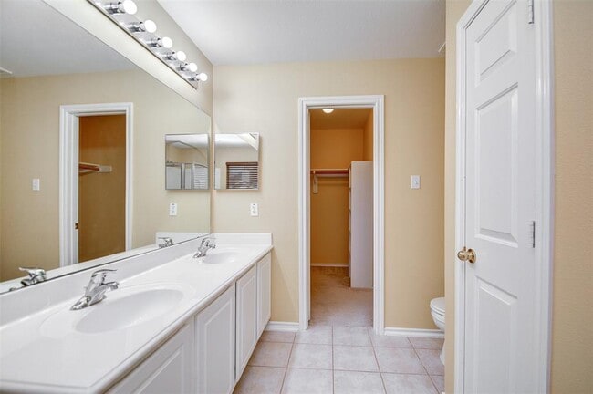 Building Photo - 5723 Vinemont Ln