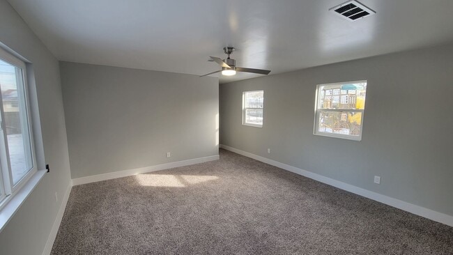 Building Photo - Fully Furnished rental with excellent cent...