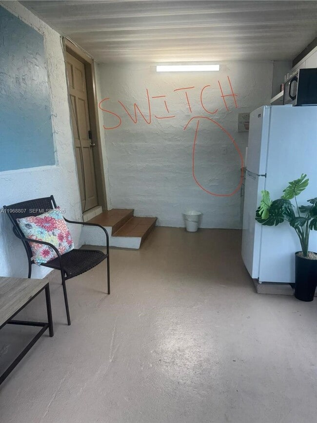 Building Photo - 582 E 18th St