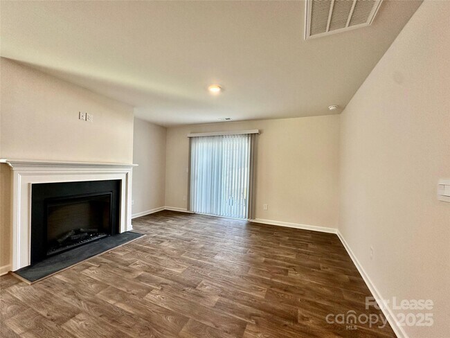 Building Photo - 1605 Blue Velvet Ln