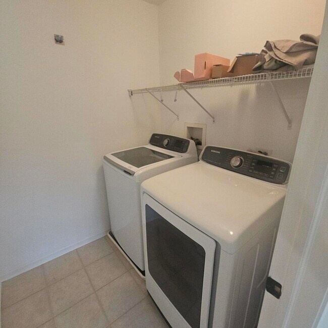 Building Photo - 6085 Delaney Dr