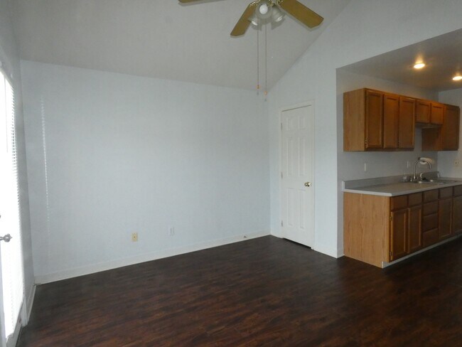 Building Photo - 275 Hazel Ct