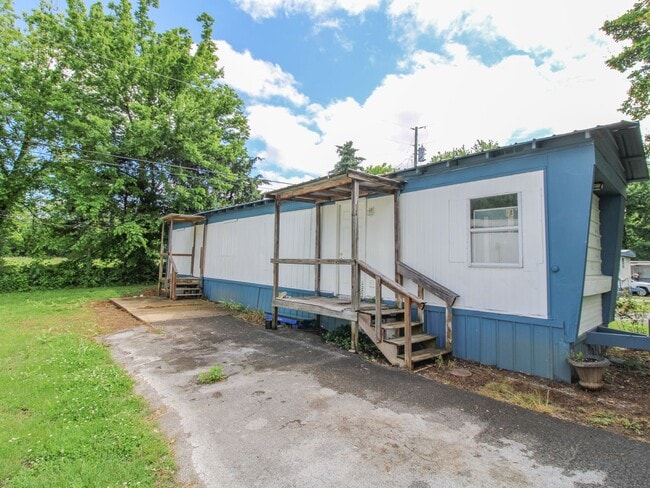 Primary Photo - Nice trailer in great location!
