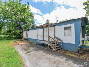 Building Photo - Nice trailer in great location!