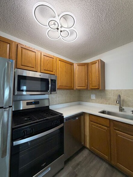 Building Photo - 1225 Martha Custis Dr