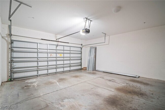 Building Photo - 9220 Belleza Way
