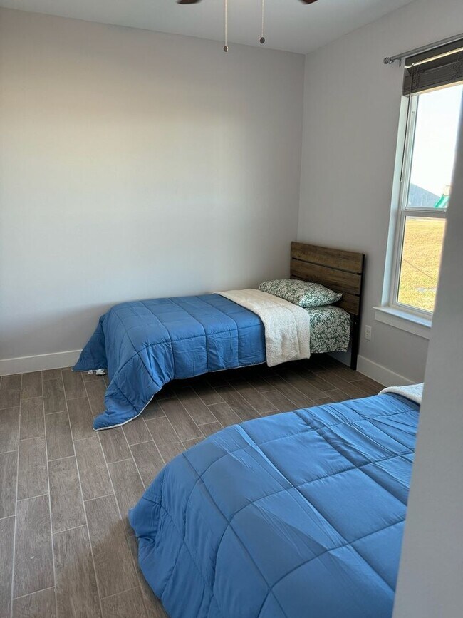 Building Photo - Charming 4BR House in Del Valle