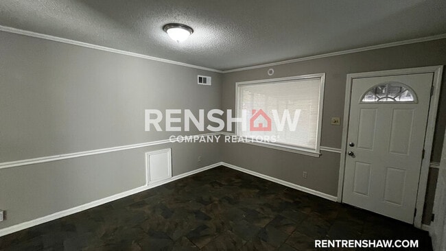 Building Photo - 2560 Thackery Dr