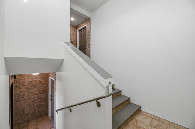 Building Photo - 2113 W Madison Ave