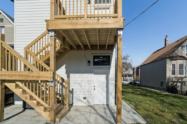 Building Photo - 4839 W Huron St