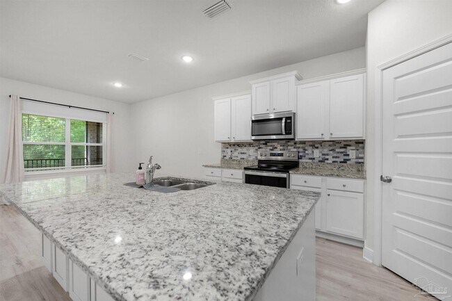 Building Photo - 7814 Burnside Lp