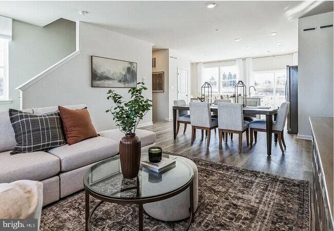 Building Photo - 8328 Alexander Ct