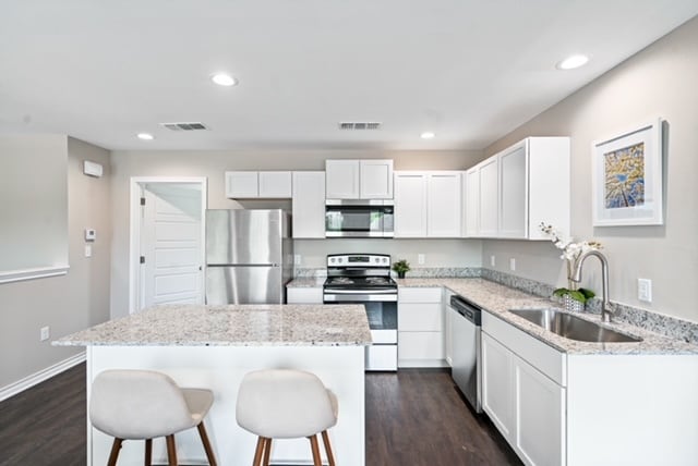 Building Photo - 3425-3425 Brooke Pl