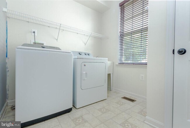 Building Photo - 105 Ticonderoga Dr