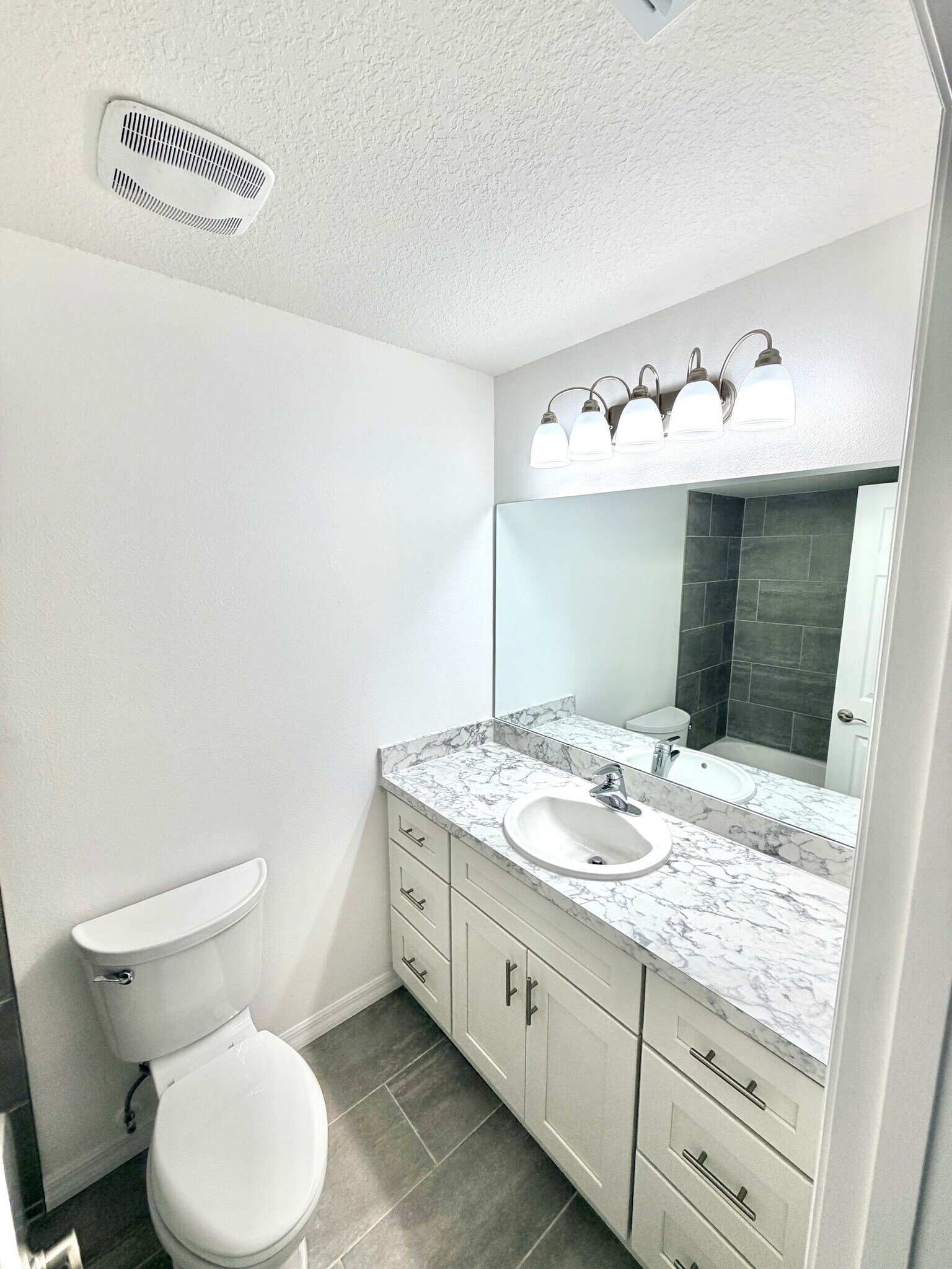 bath 2 - 21414 SW Honeysuckle St