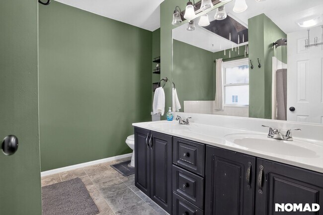 Building Photo - Spacious 4BR Condo in Newport News