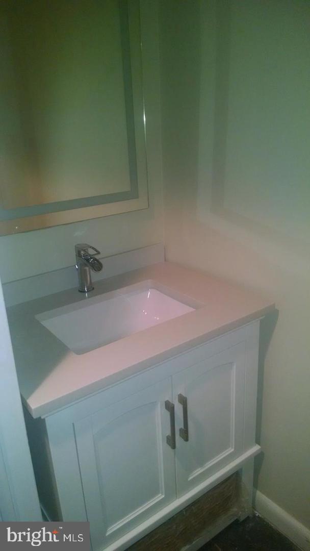 Primary Photo - 708 G St SE