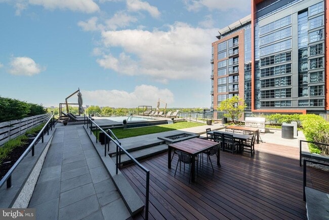 Building Photo - 45 Sutton Square SW