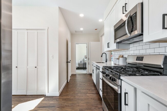 Building Photo - 227 N Walnut St