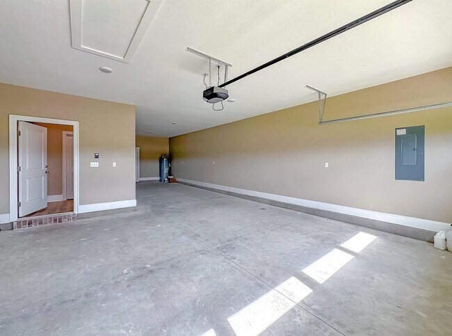 Building Photo - 94 Springdale Dr