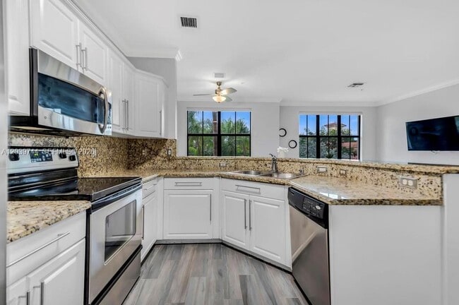 Building Photo - 4600 SW 160th Ave