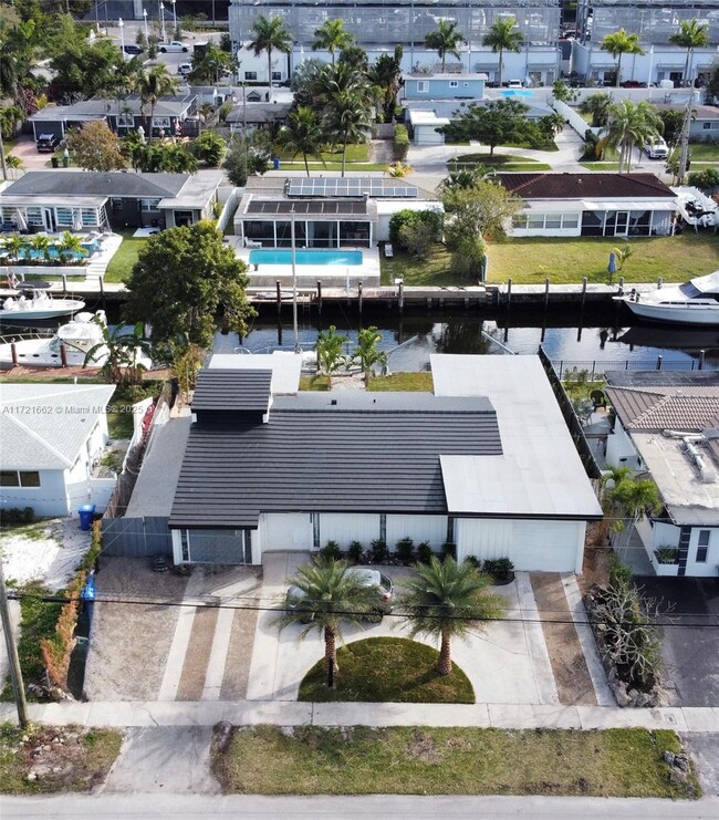 Building Photo - 1720 SW 23rd Ave