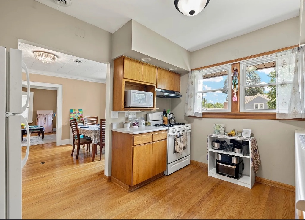 Building Photo - 80 S Williams St