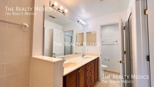 Building Photo - 10278 Regent Park Dr