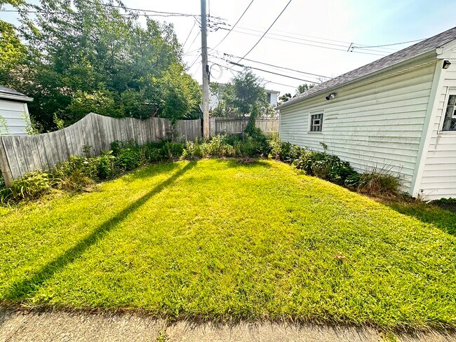 Building Photo - 73 Manning Rd