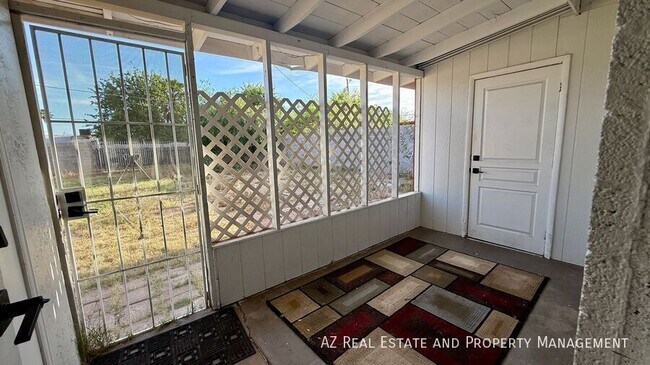 Building Photo - 3037 E Brill St