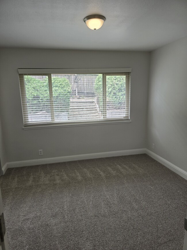 Building Photo - 7990 Glenbar Way