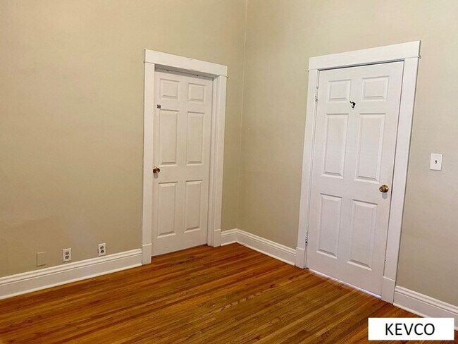 Building Photo - 321 Edwards St