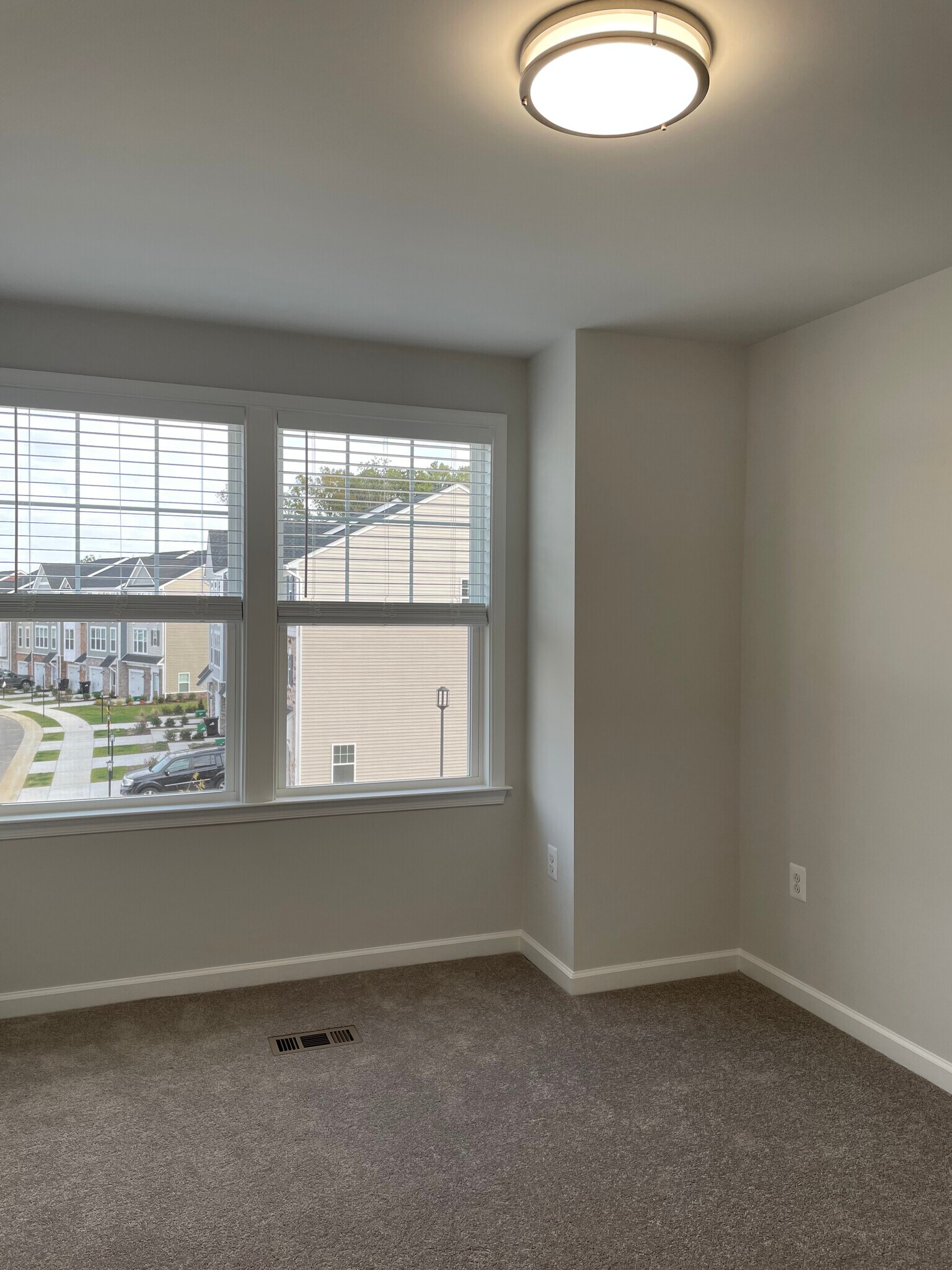Building Photo - 595 Rivanna Hill Rd