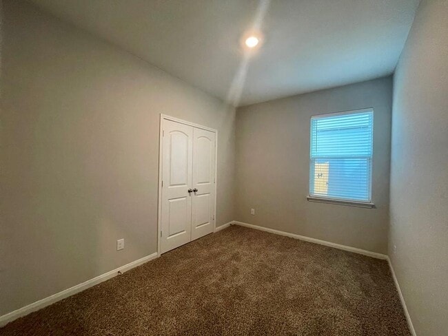 Building Photo - 228 Star Spangled Dr