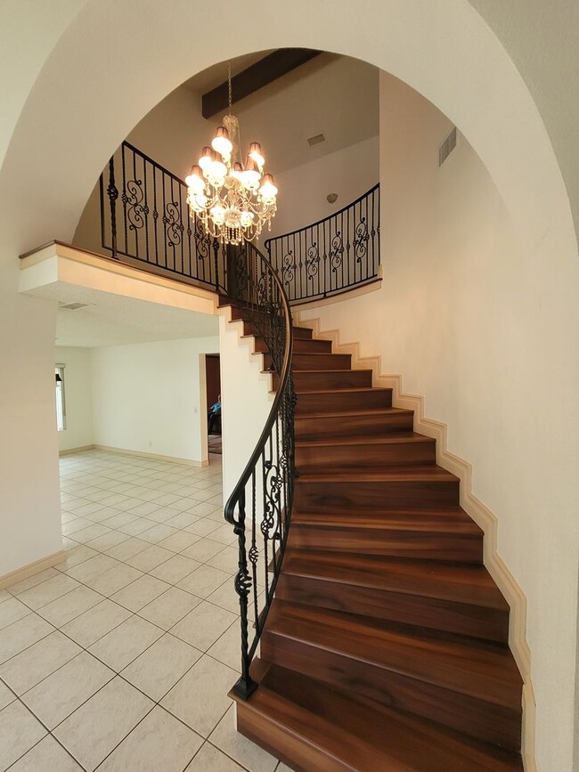 Building Photo - Beautiful 5 Bedroom La Habra Home