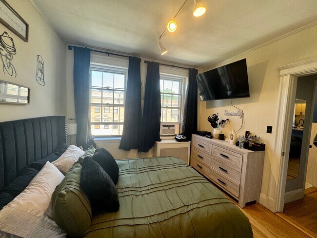 Building Photo - Spacious Cambridge 1 Bed