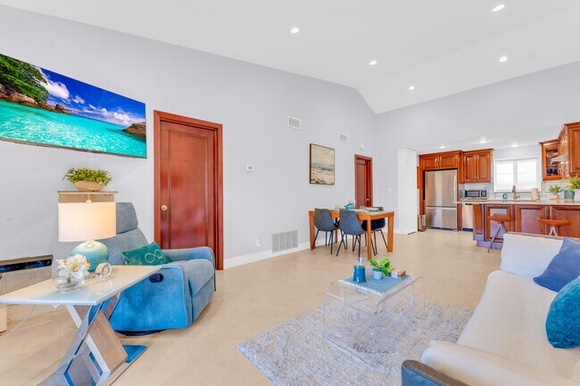 Building Photo - 50 SE 12th St