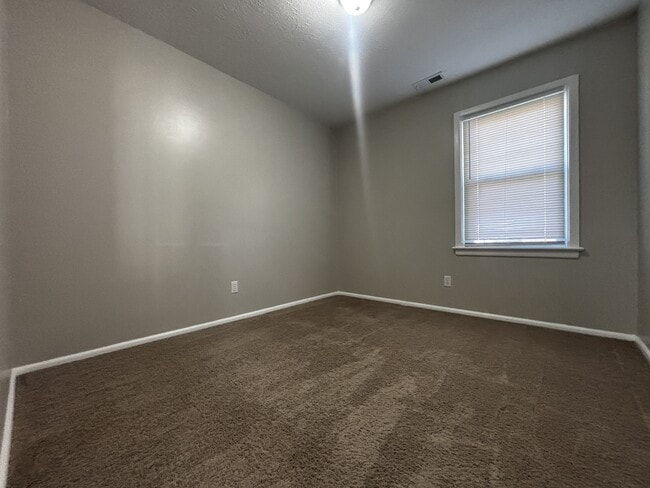 Building Photo - 516 Olivia Ln