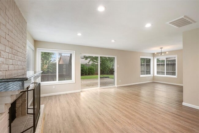 Building Photo - 2207 Brook View Ln