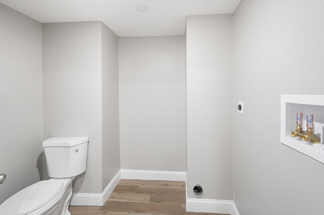 Building Photo - 98 Southville Rd