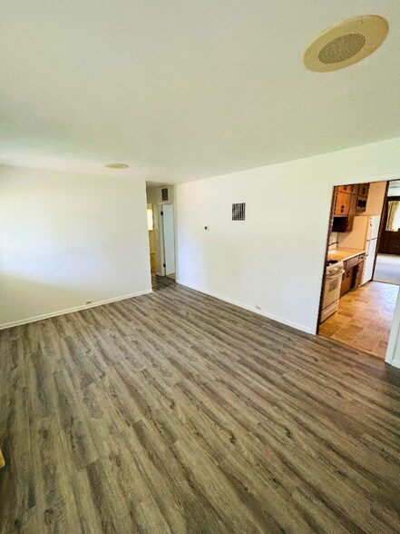Building Photo - 209 E 35th St