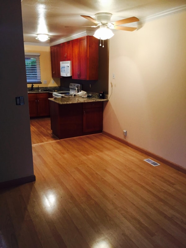 Building Photo - 447 Oak Ave