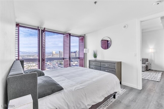 Building Photo - 4471 Dean Martin Dr