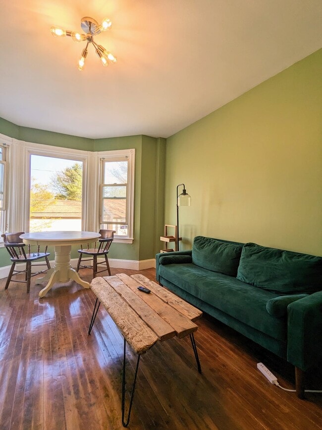 Building Photo - 241 Spring St