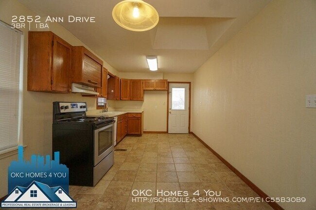 Building Photo - Move-In Specials