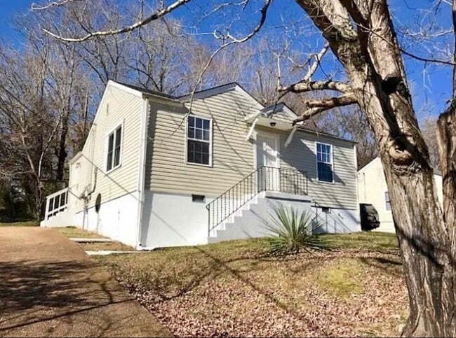 Primary Photo - Charming 2-Bedroom Home on Quiet Valley Vi...