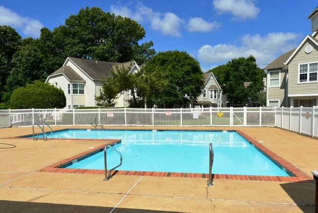 Building Photo - Community Clubhouse, exercise room & pool!