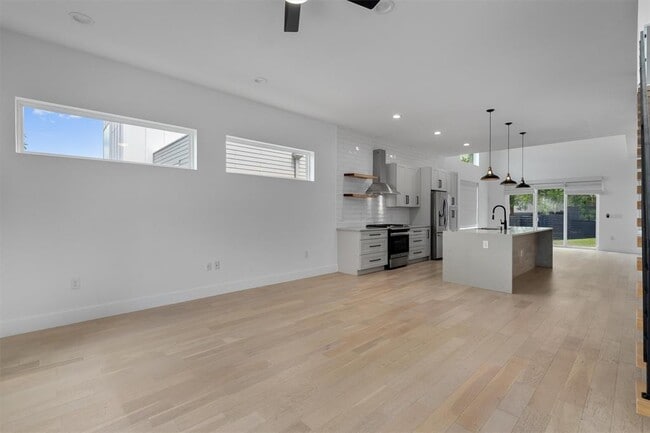 Building Photo - 4712 Reyes St