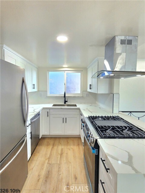 Building Photo - 326 10th Pl