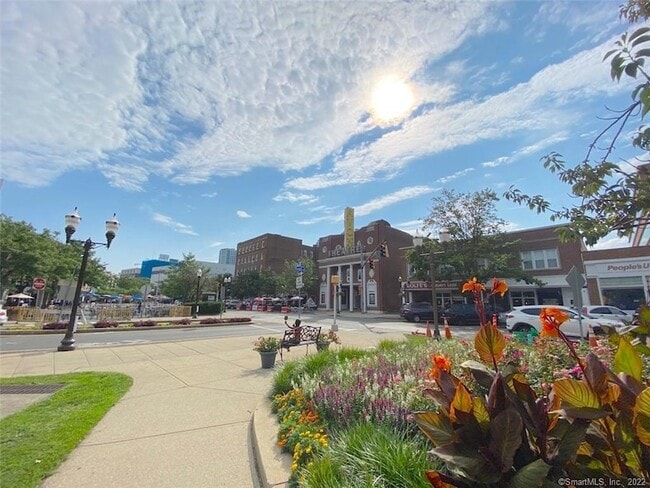 Building Photo - 444 Bedford St